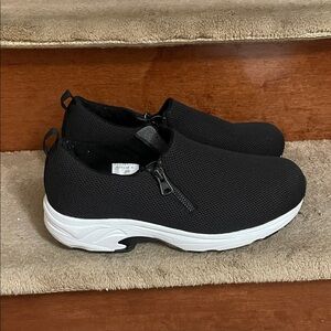 DREW Black Mesh Slip-On Sneakers with White Soles Size 9.5 Like New Condition